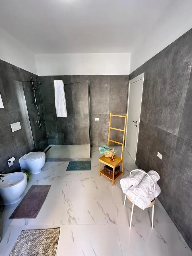 Hotel Gold House 2 La Spezia 0*,  Italia