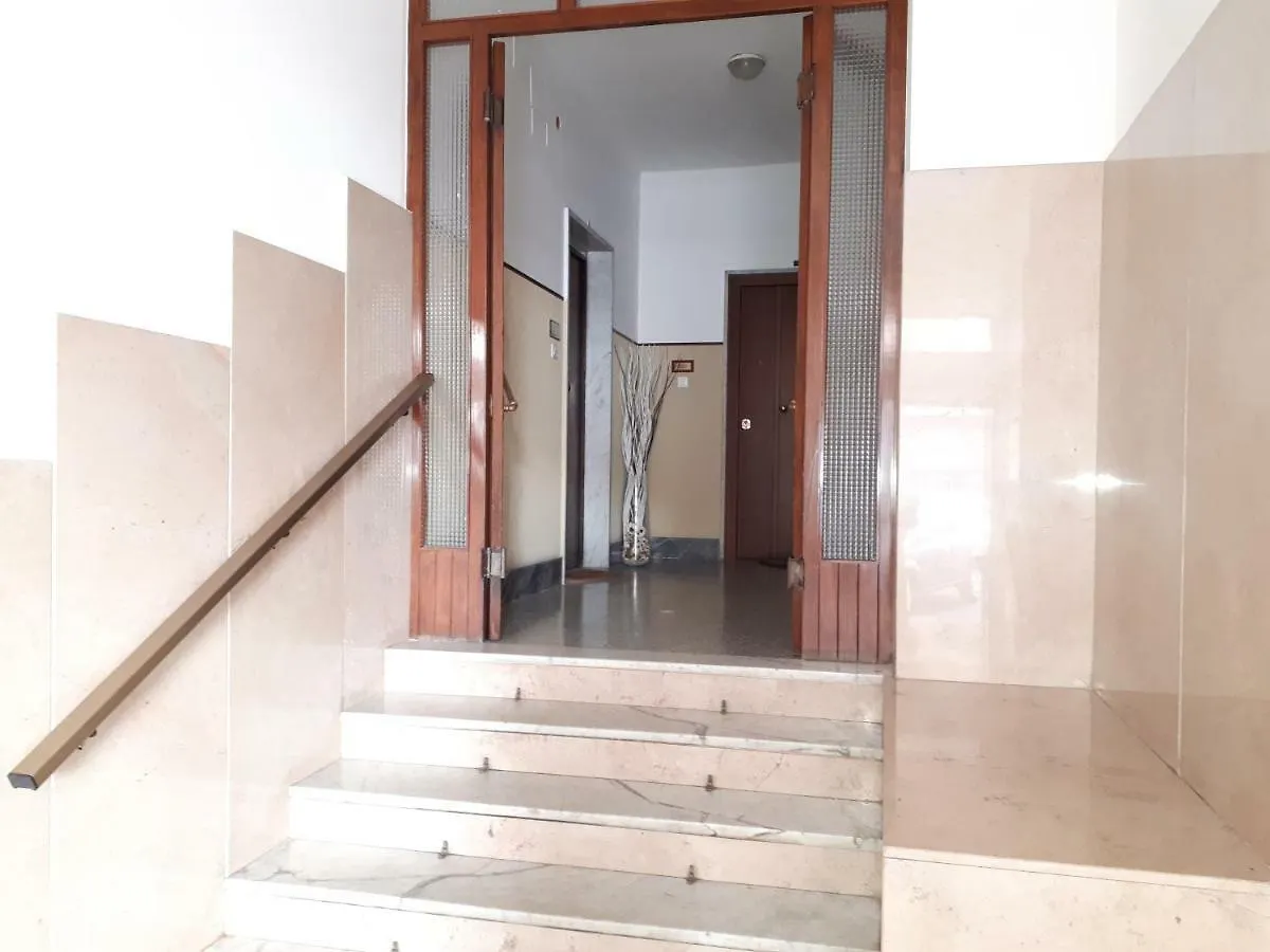 Hotel Gold House 2 La Spezia 0*,  Italia